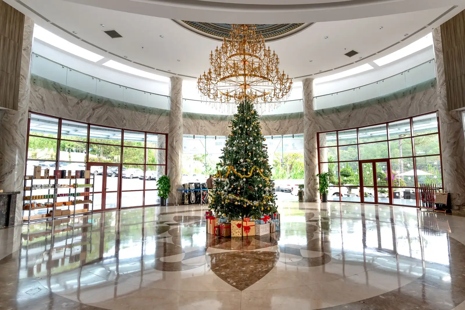 Paxelagrandhotel interior
